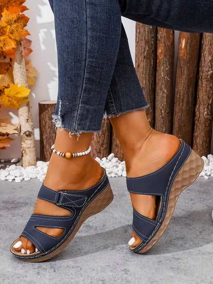 Sofía™ | Elegante sandalia de cuña con correa