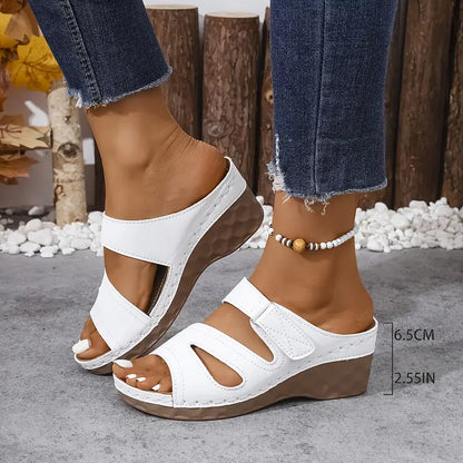 Sofía™ | Elegante sandalia de cuña con correa