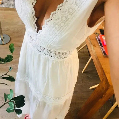 ANDREA™ | Vestido de encaje con cuello en V