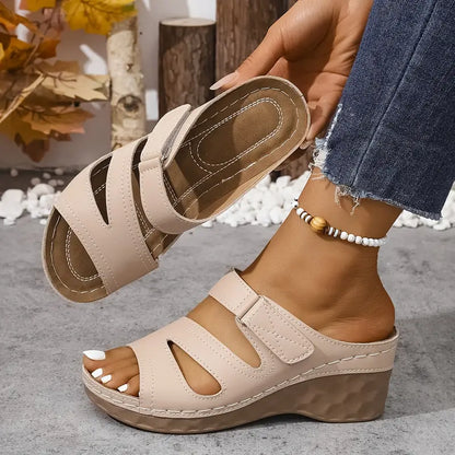 Sofía™ | Elegante sandalia de cuña con correa